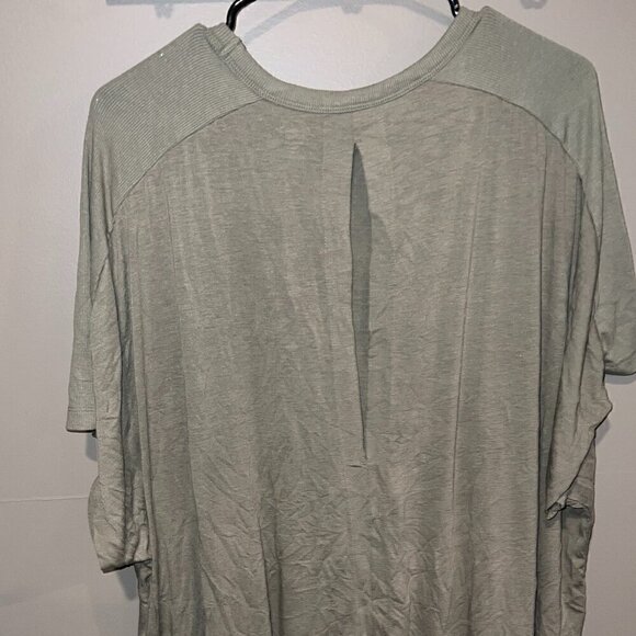 Comfy Old Navy Ultralite GoDry Slit Back Shirt - Picture 2 of 2